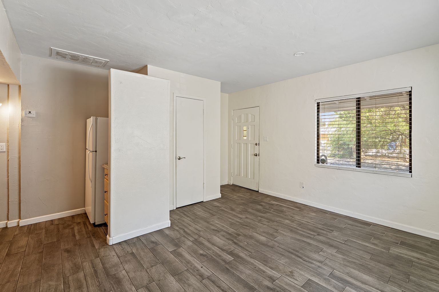 1218-1222 S Farmer Ave photo 4