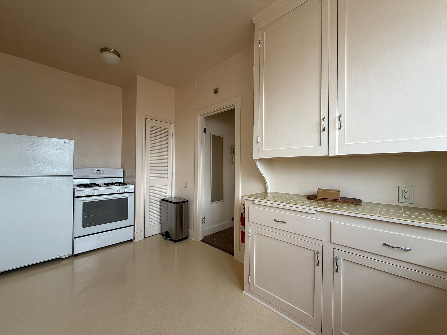 0BR/1BA Apartment on Ashby · Berkeley photo 4