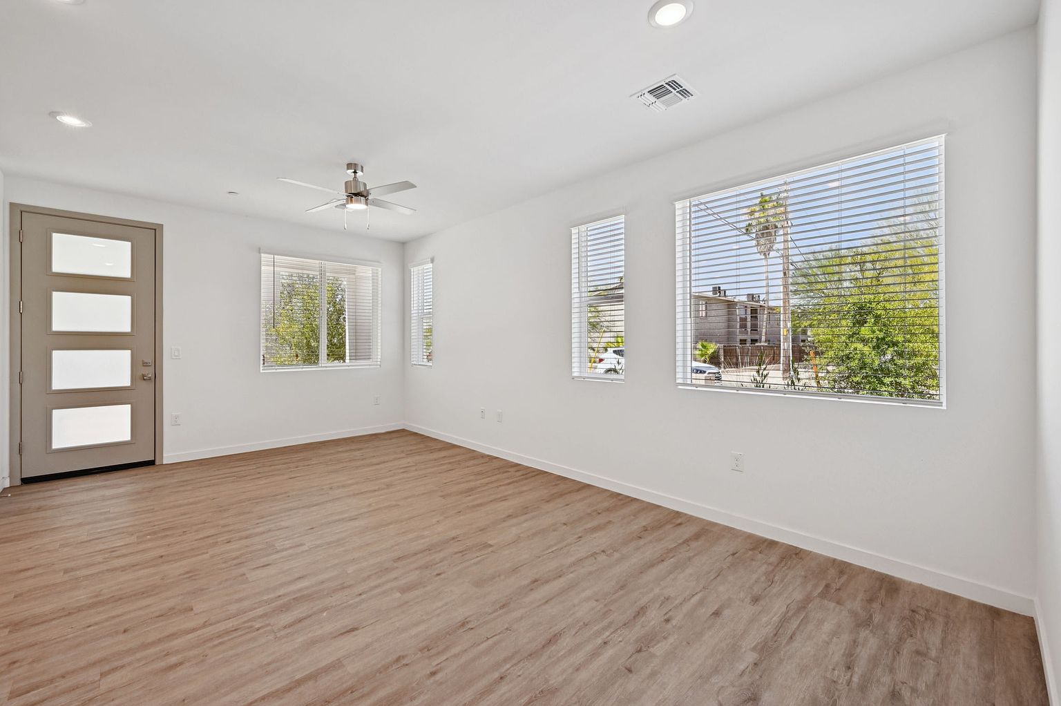 2117 E Voltaire Ave photo 5