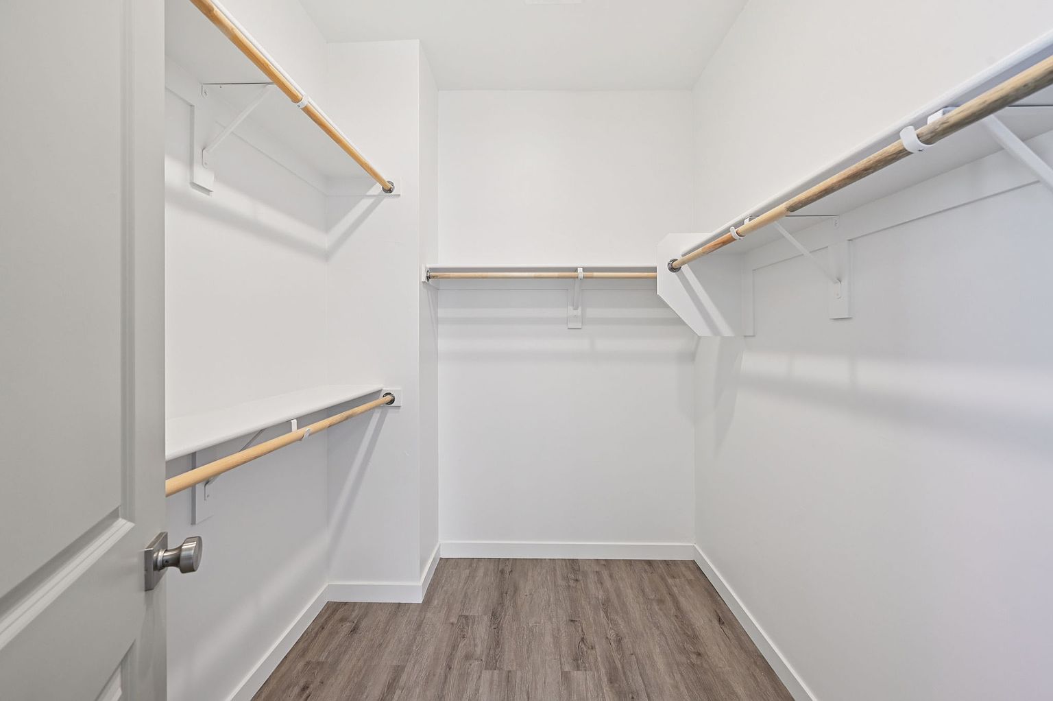 2117 E Voltaire Ave photo 3