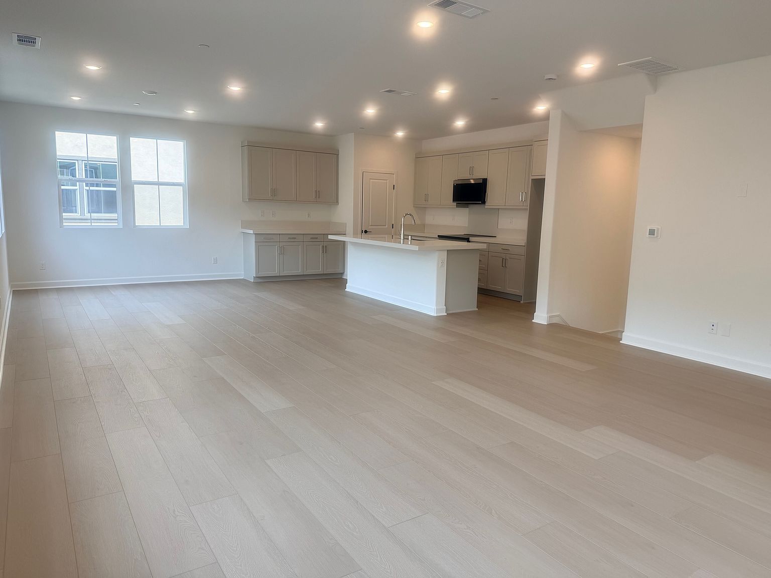 2713 Faye Dr photo 4