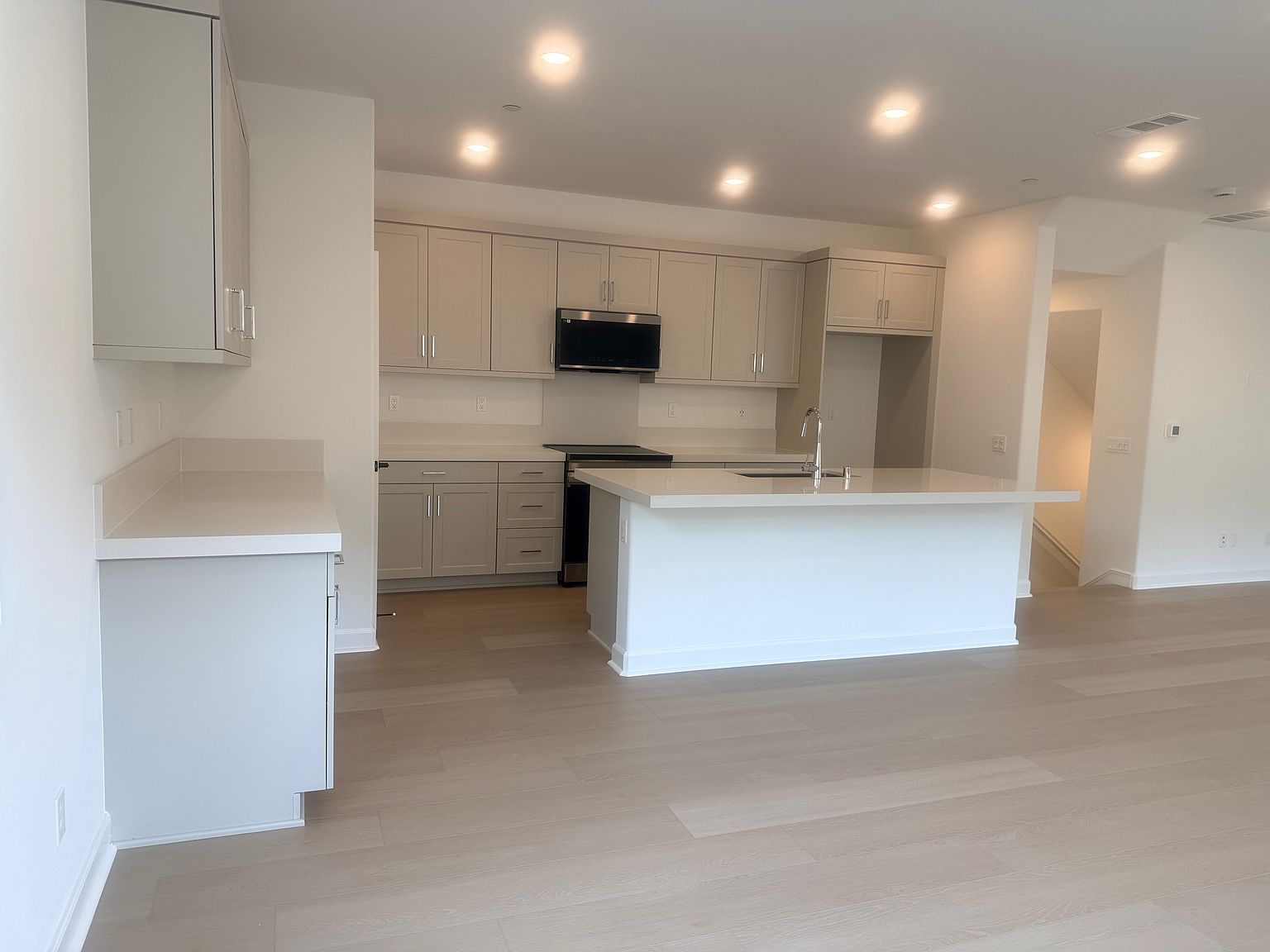 2713 Faye Dr photo 3
