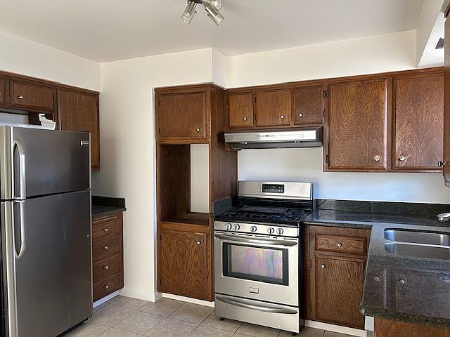 675 Summerfield Rd photo 2
