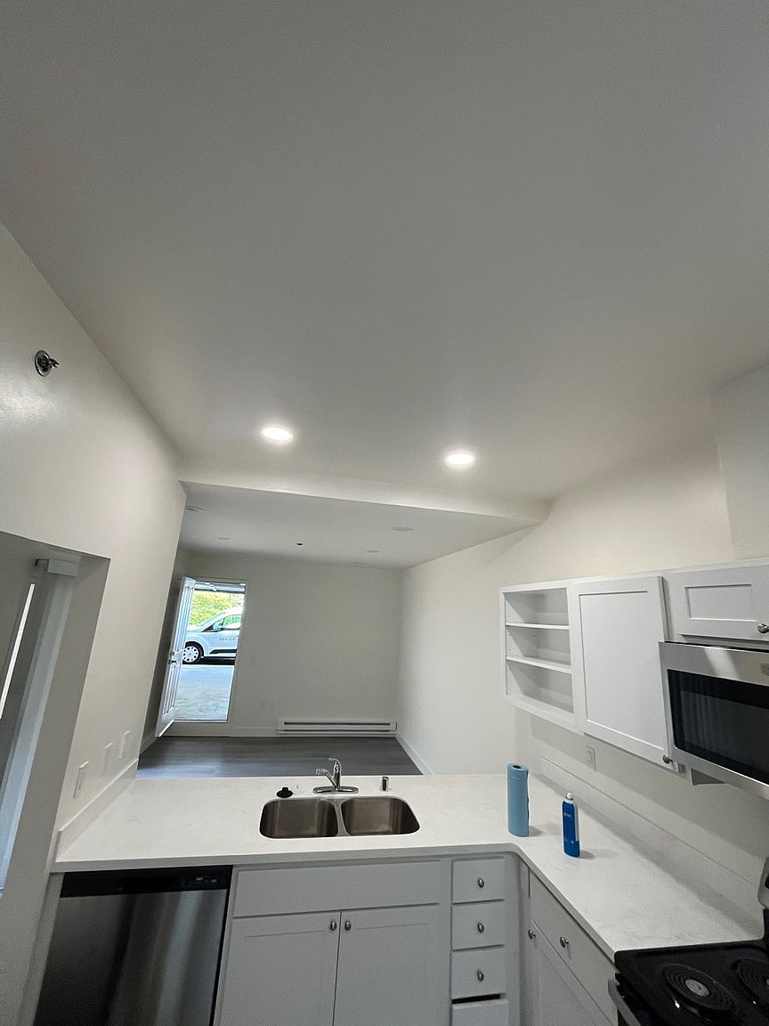 650 S Eliseo Dr photo 4