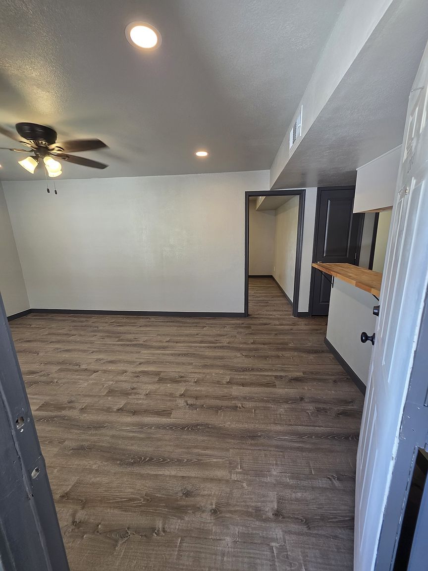 3046 E Marconi Ave photo 4