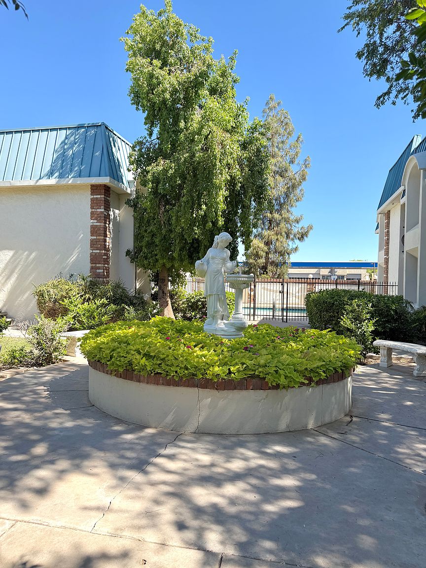 Cornerstone Manor photo 2
