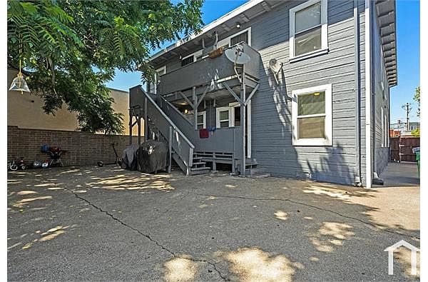 881 W Grand Ave photo 3