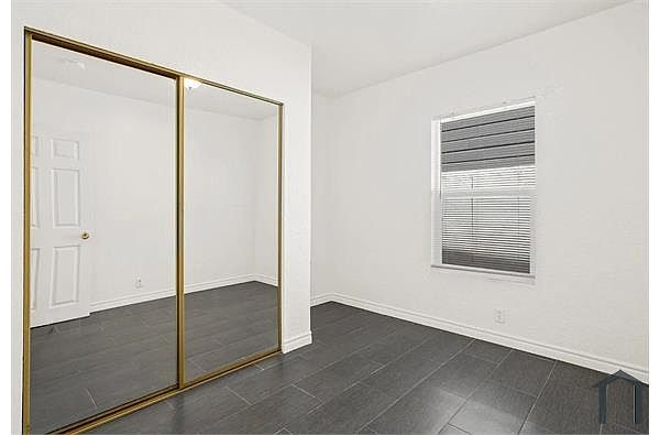 881 W Grand Ave photo 4
