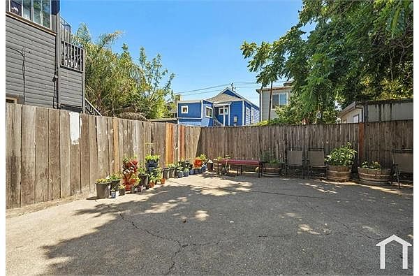 881 W Grand Ave photo 2