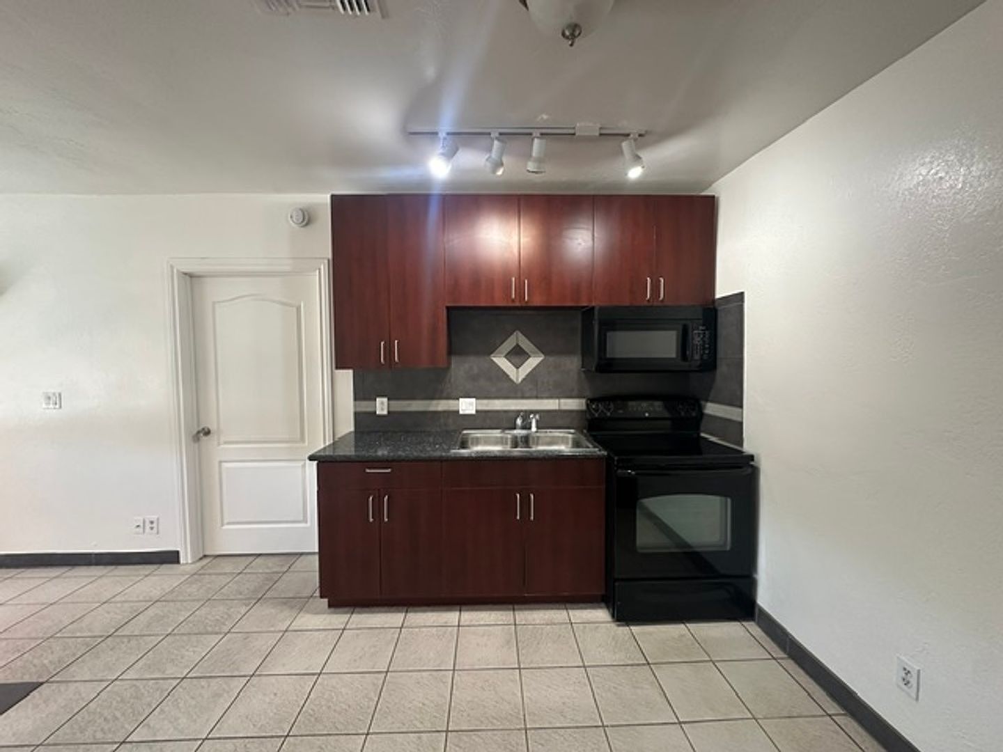 3 Bed, 2 Bath in Tempe – Available August 15 photo 4
