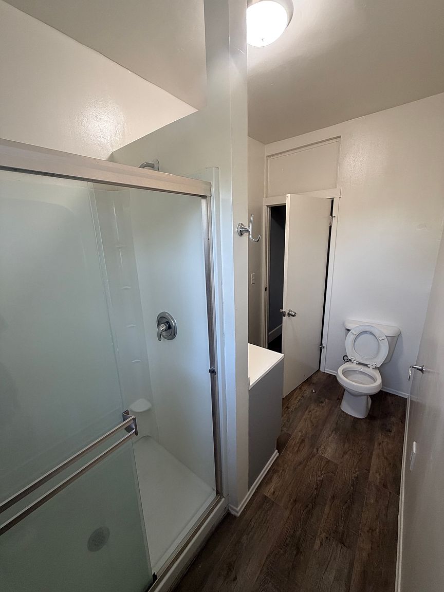 423 Gloria St photo 2