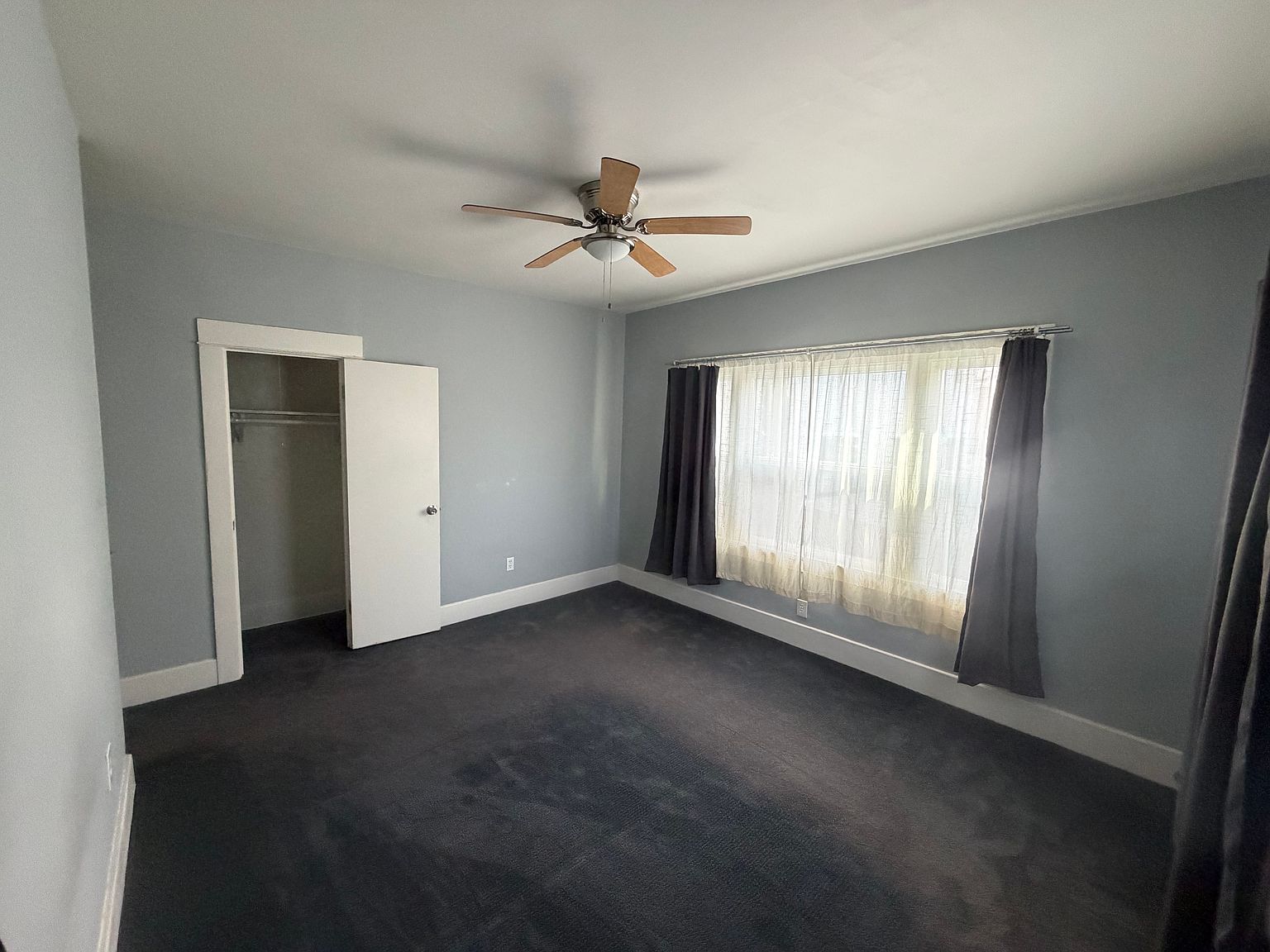 423 Gloria St photo 3