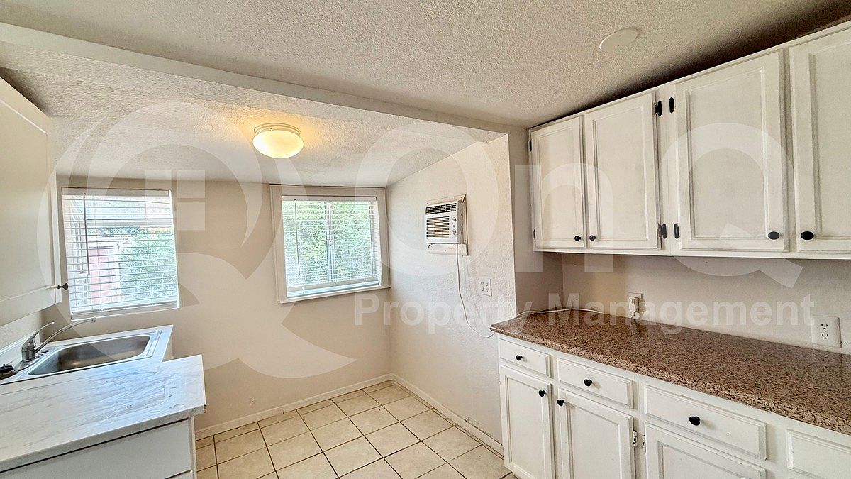 225 S Grand Dr Apache Junction, AZ 85120 photo 4