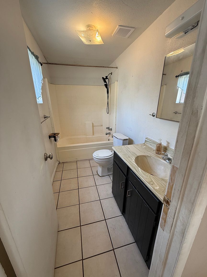 2315 W Vista Ave photo 5