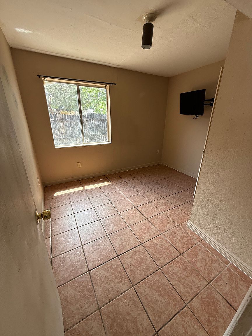 2315 W Vista Ave photo 4