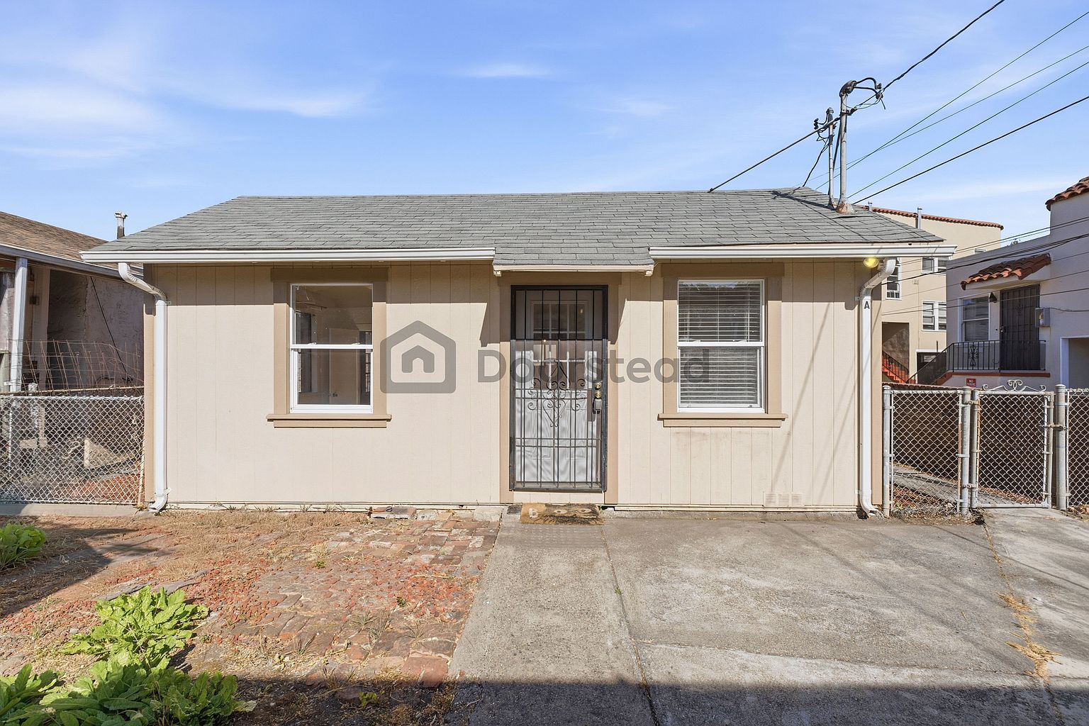 2BR/1BA Single Family House on Adeline St · Emeryville photo 2