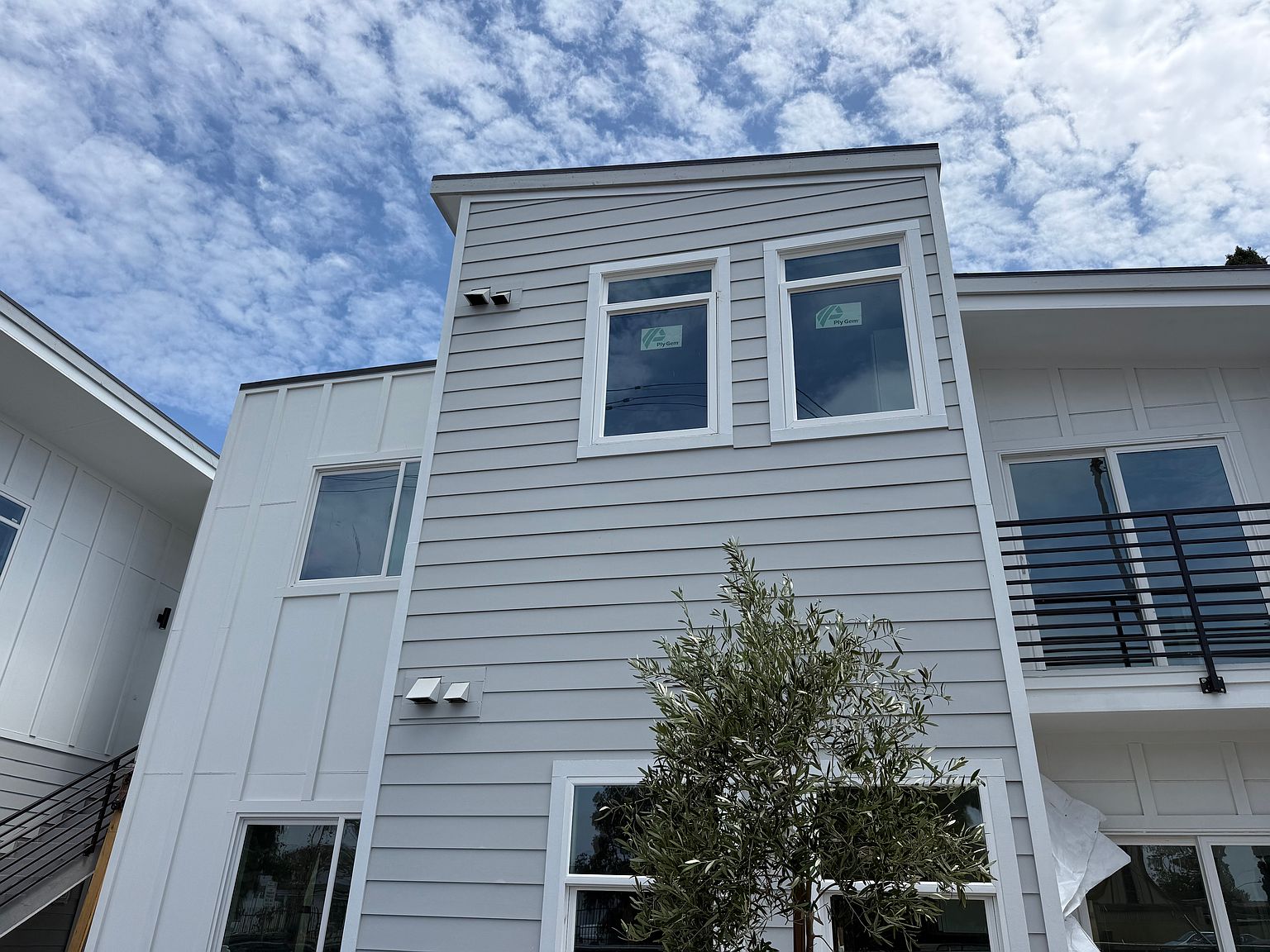 5656 Chateau Dr photo 2