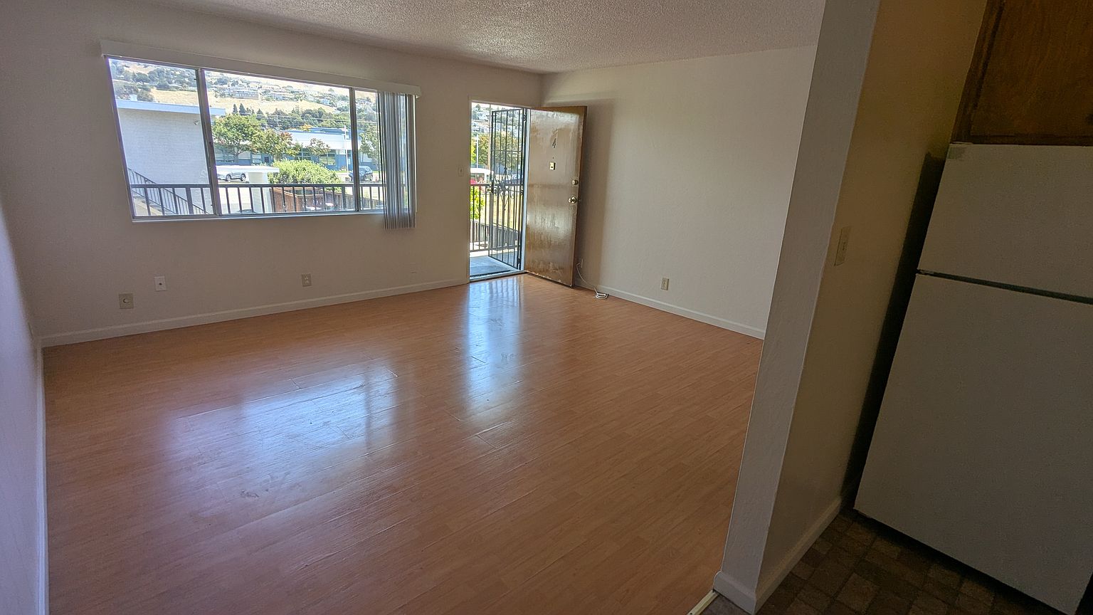 14305 Bancroft Ave photo 2