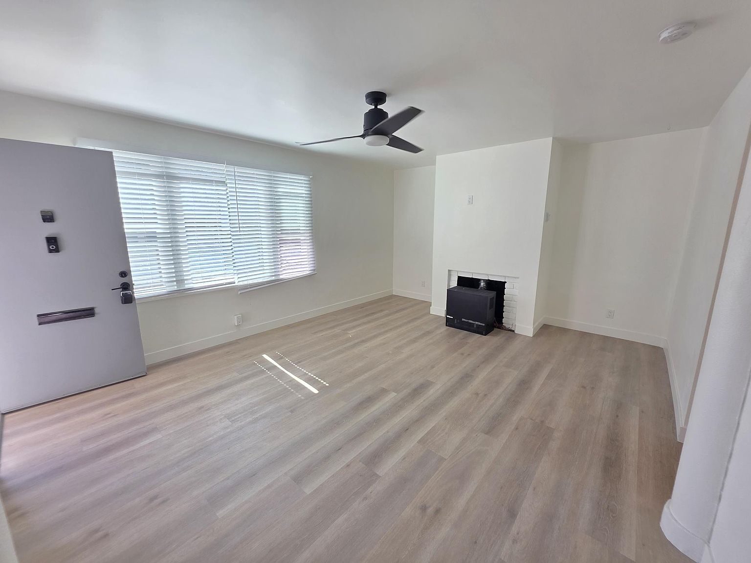 2264 5th Ave photo 4