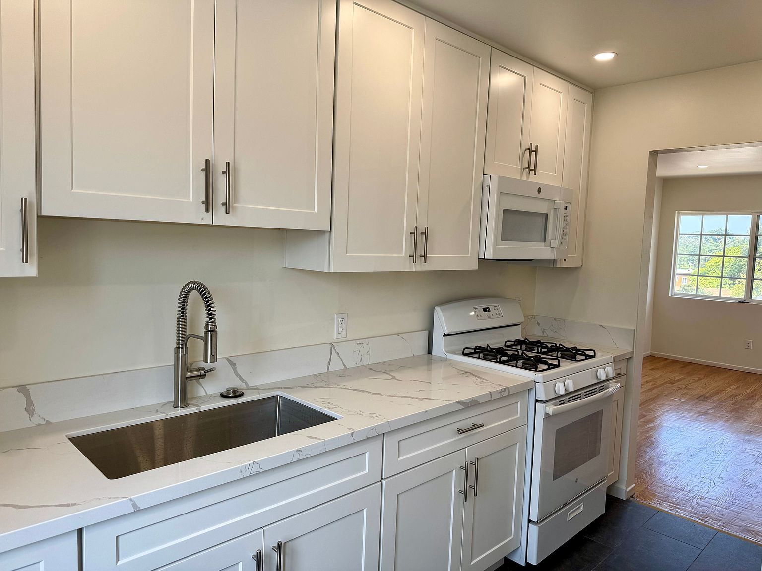 5329 Rex Ave photo 3
