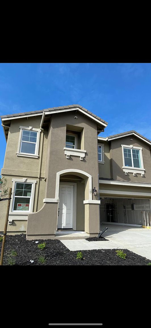 477 Trillium Ct photo 2