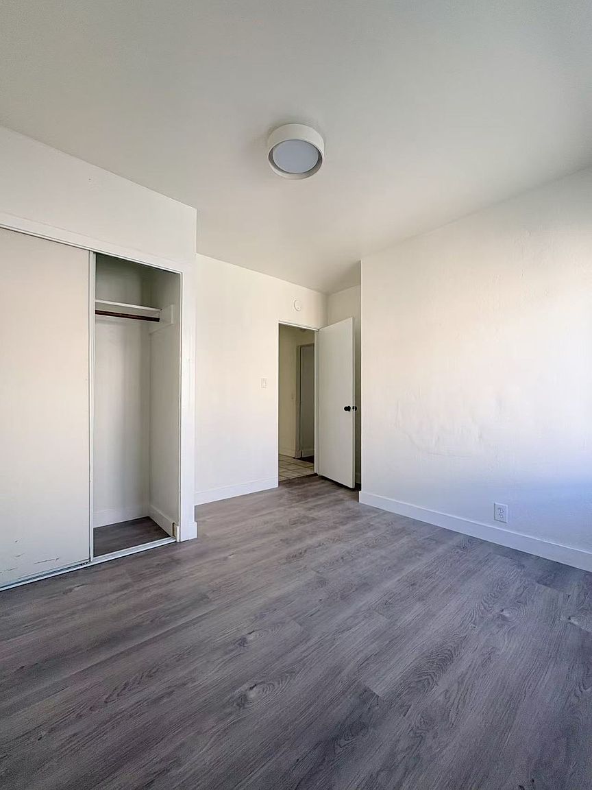 357 Lester Ave photo 5
