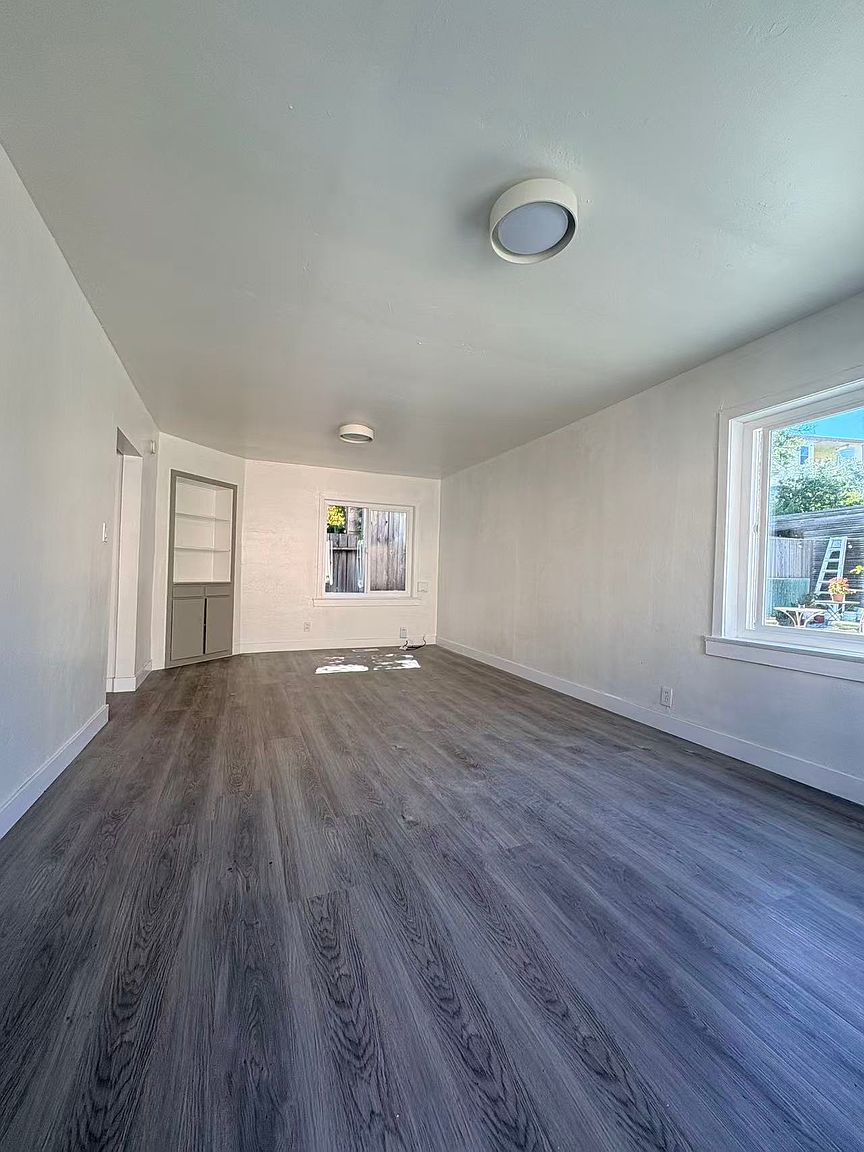 357 Lester Ave photo 2
