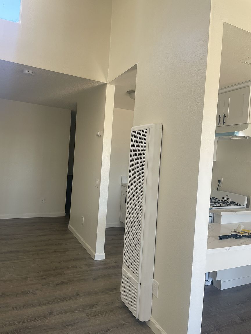 816 E Alvarado St photo 4