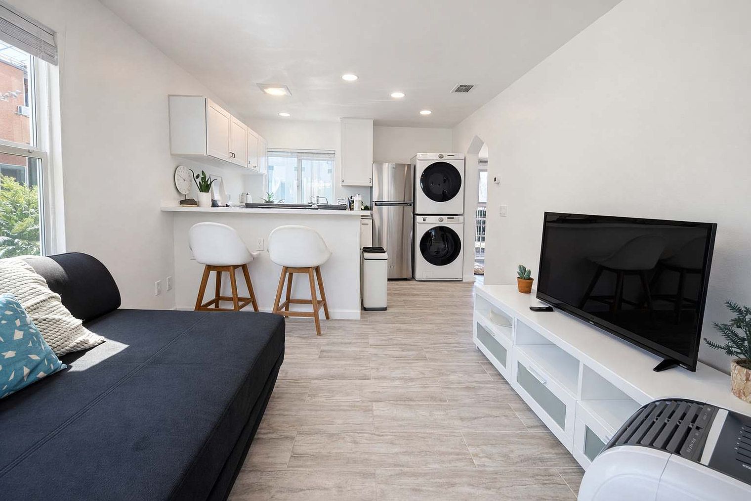 822 Vanitie Ct photo 2