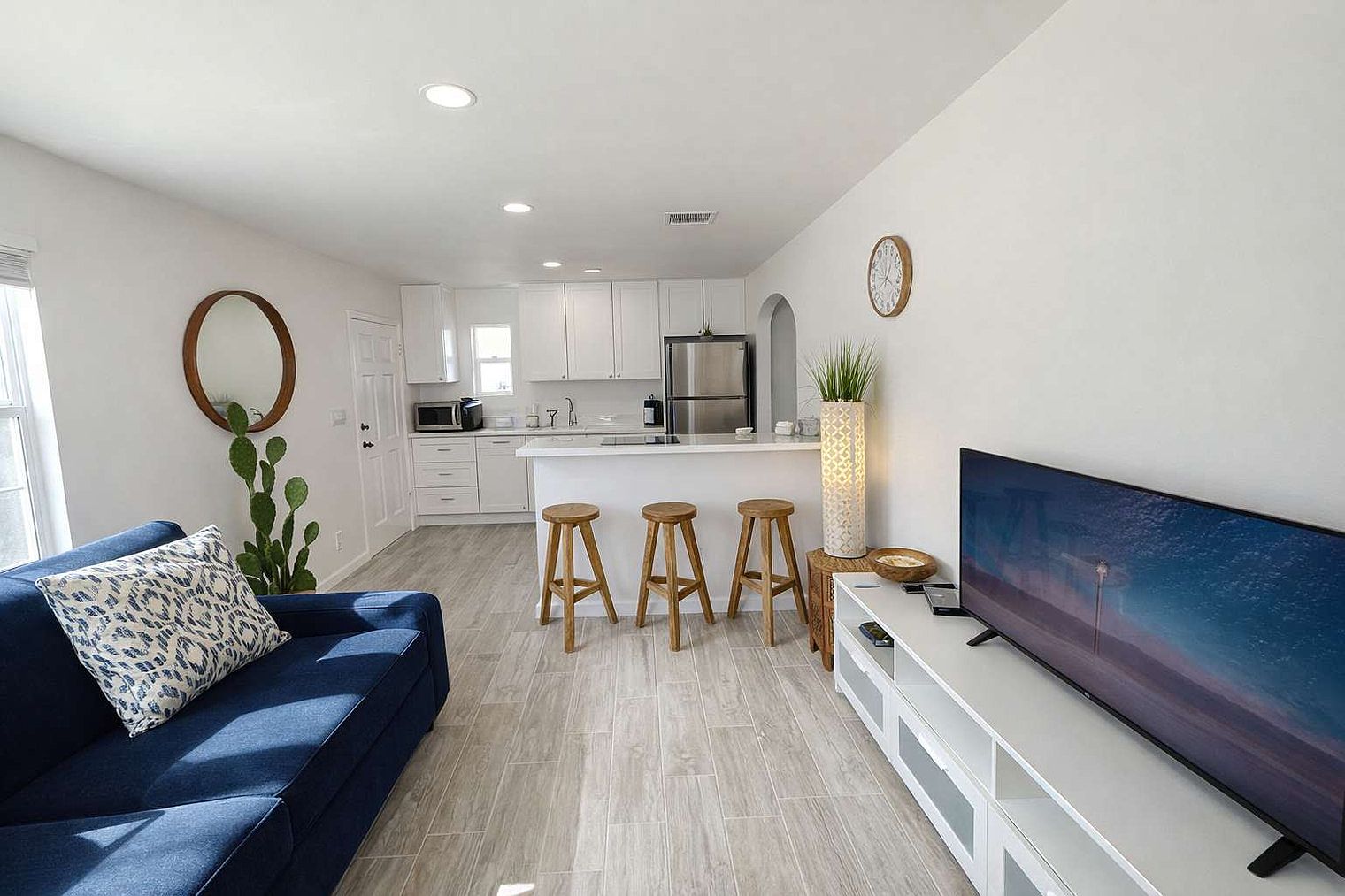 818 Vanitie Ct photo 3