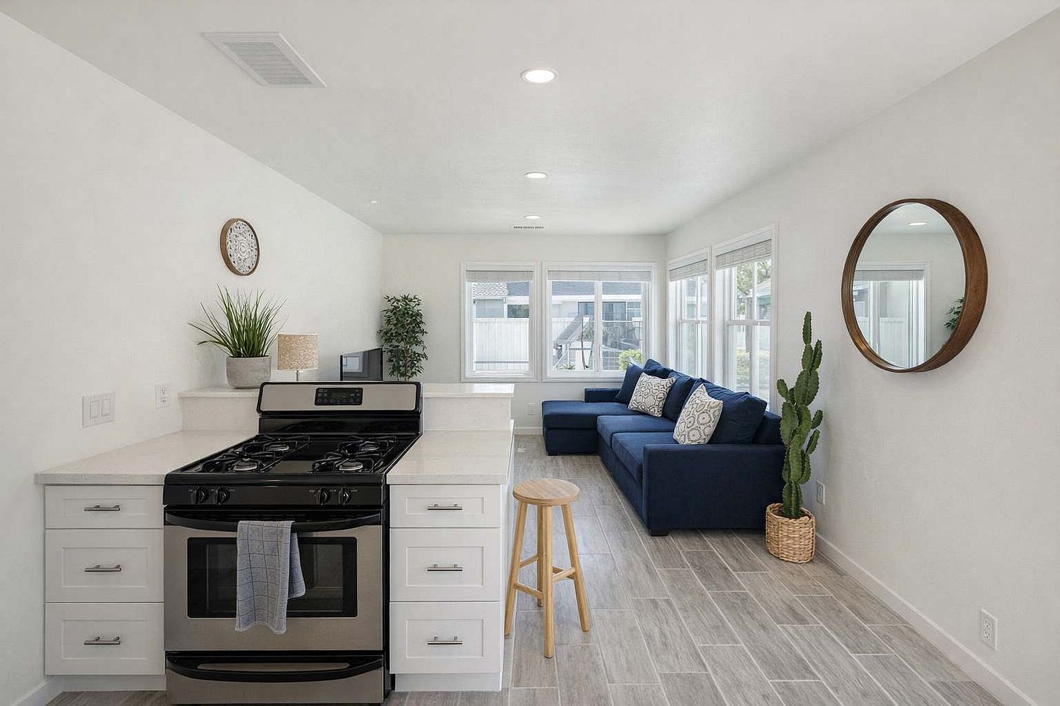 818 Vanitie Ct photo 2