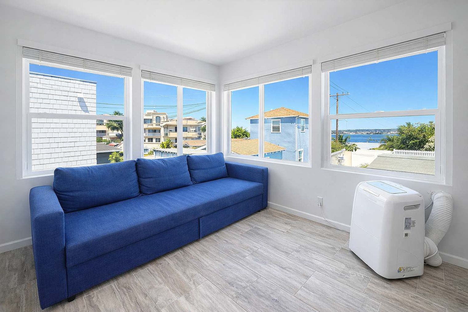 817 Vanitie Ct photo 2