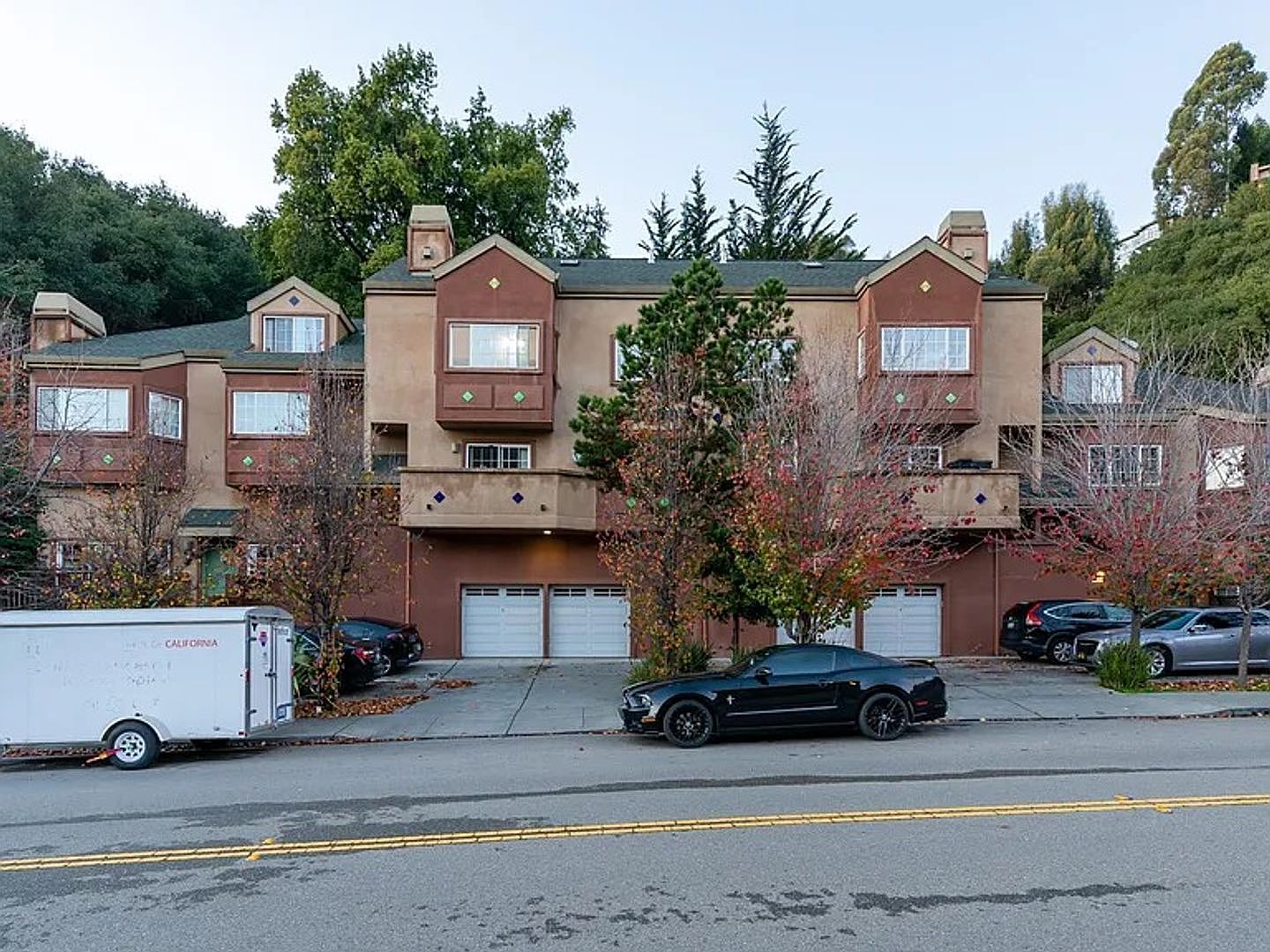 158 Caldecott Ln photo 2