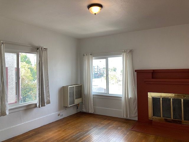1818 Lakeshore Ave photo 3