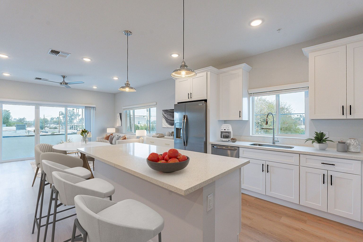 1840 E Monterey Way photo 2