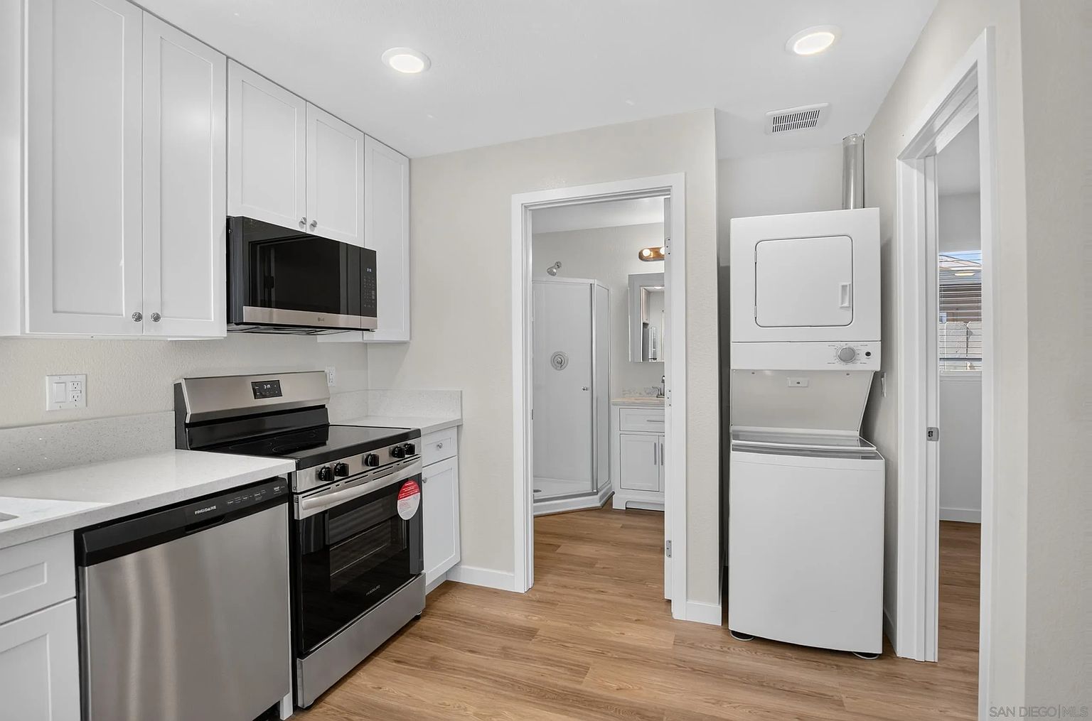4131 45th St photo 2
