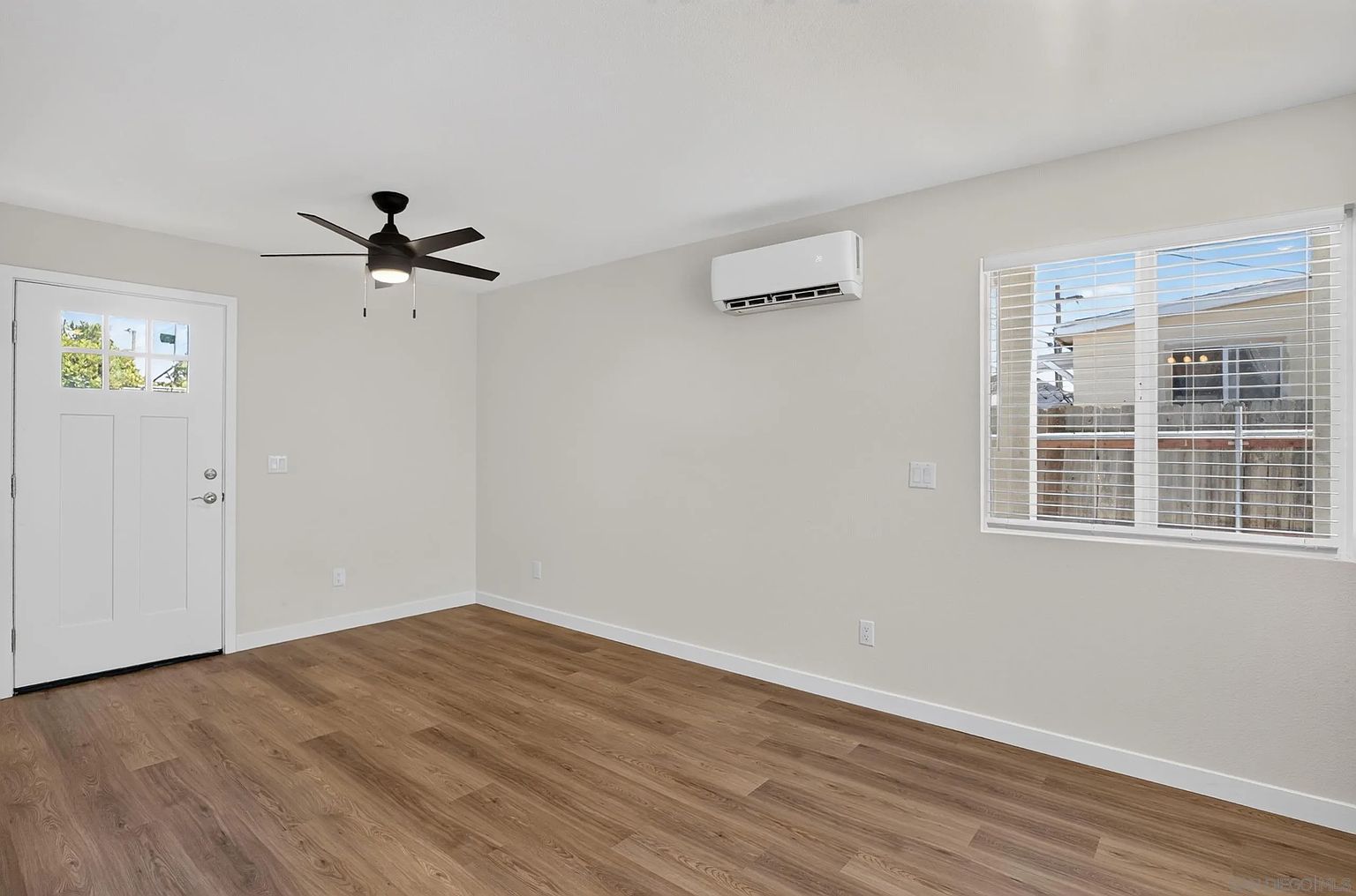 4131 45th St photo 3