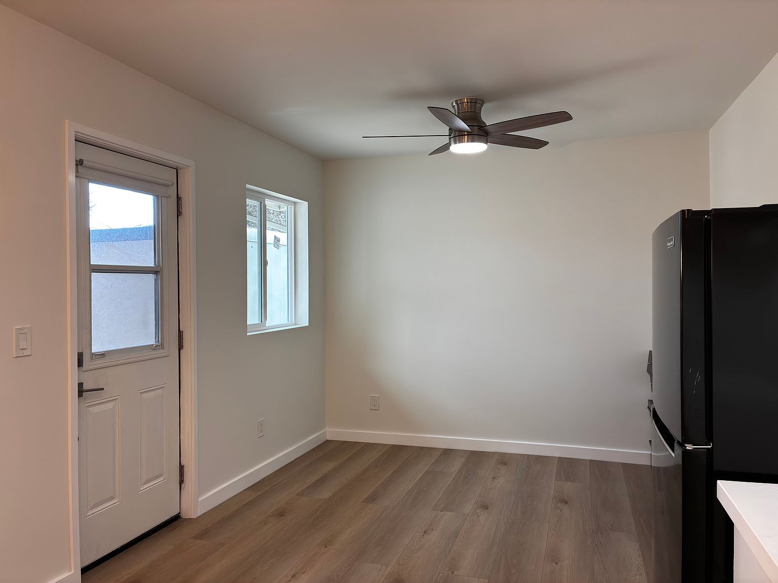 3373 Payne Ave photo 4