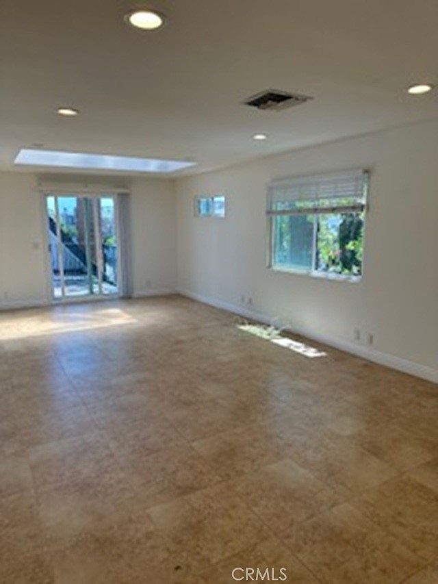 501 1/2 Marguerite Ave photo 3