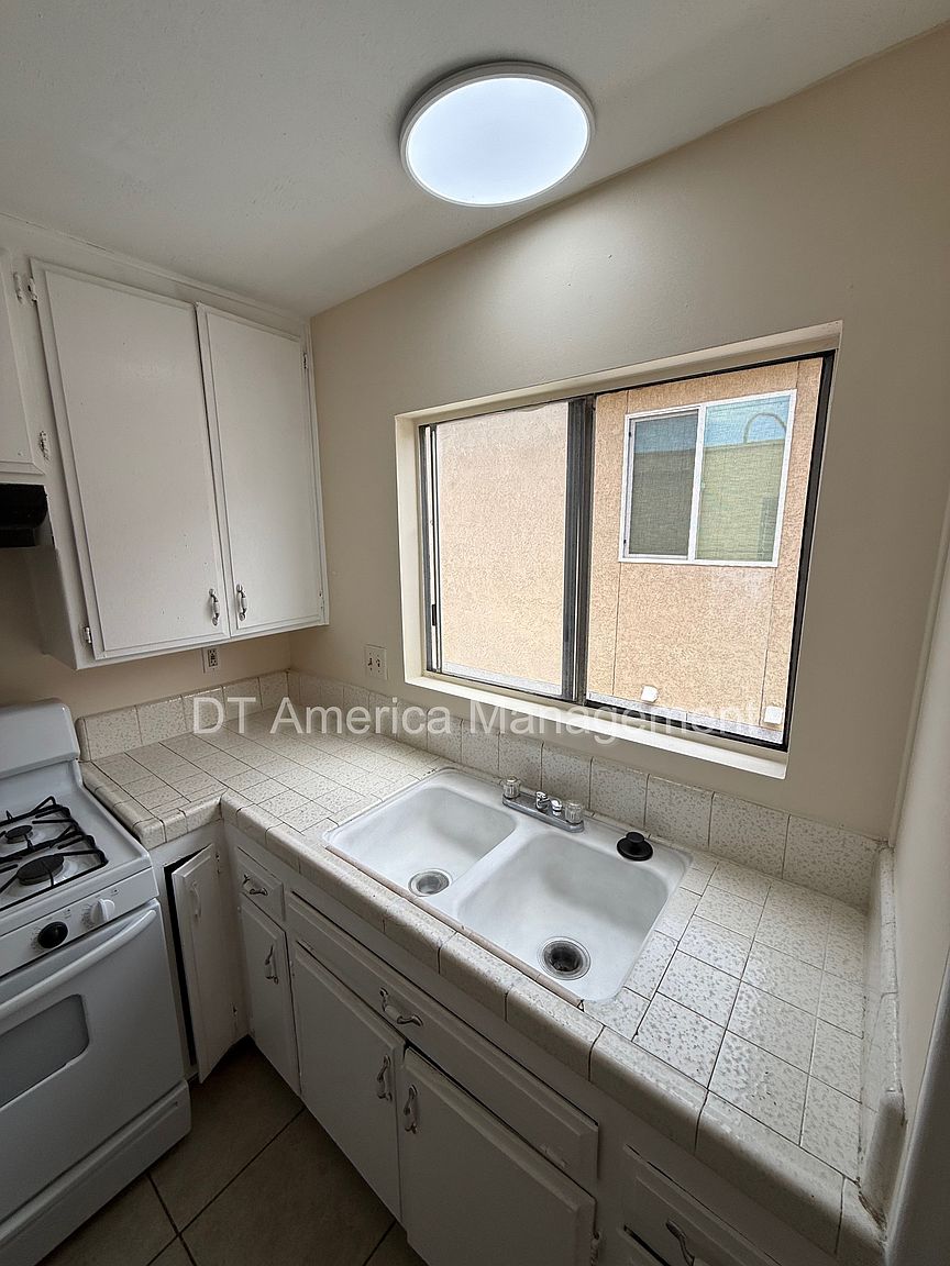 4221 Van Dyke Ave photo 4