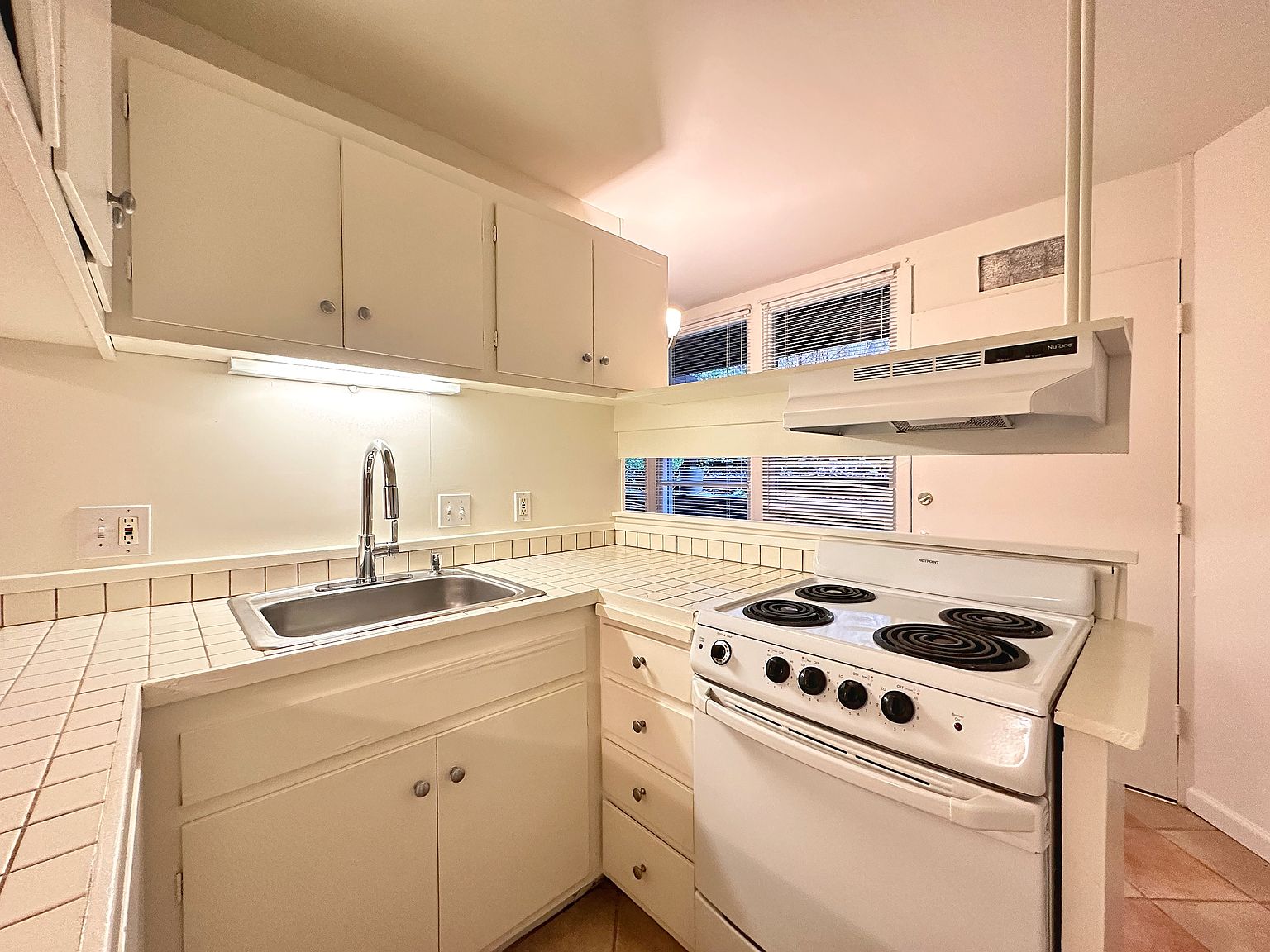 118 Echo Ave photo 5