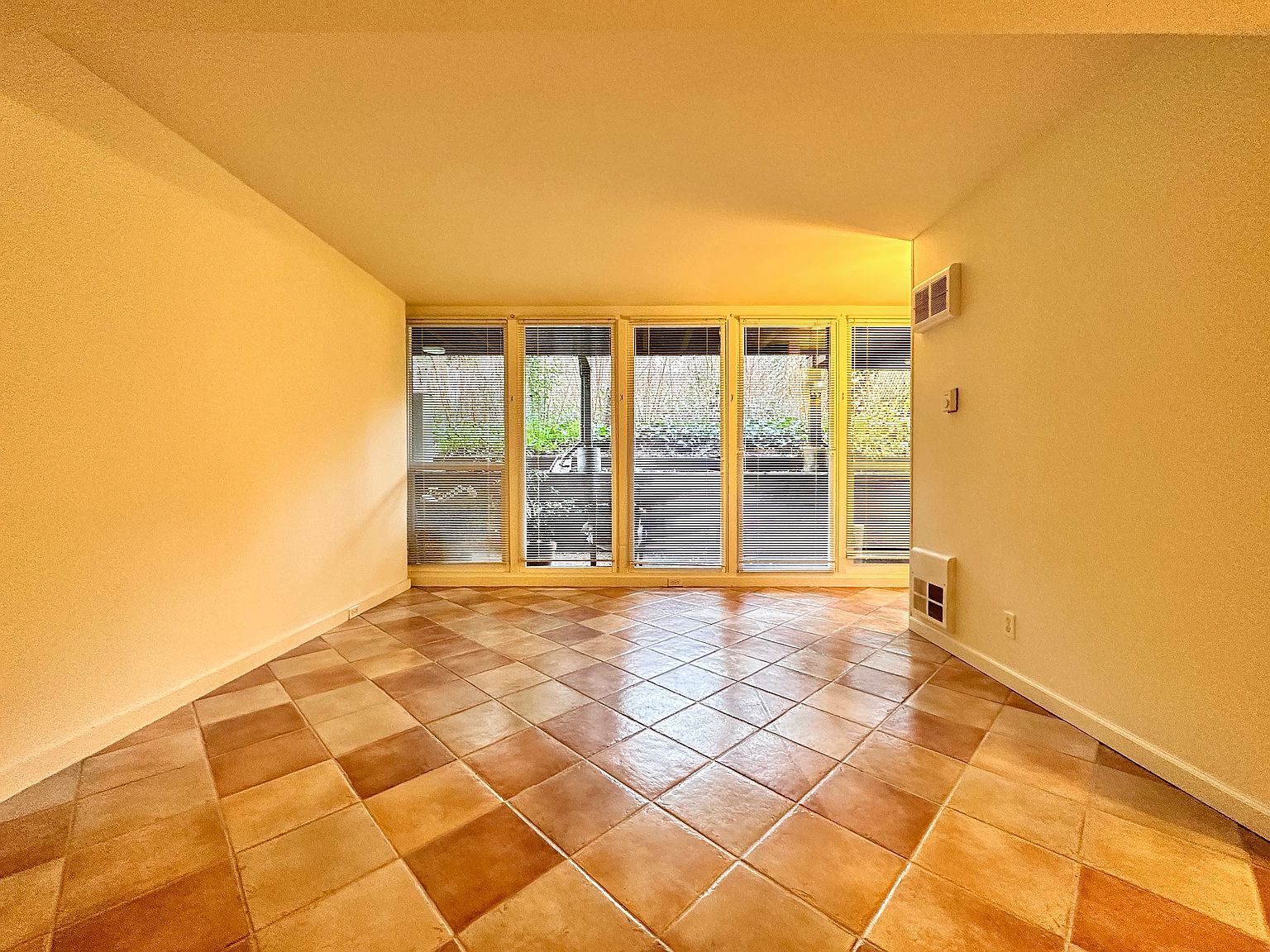 118 Echo Ave photo 3