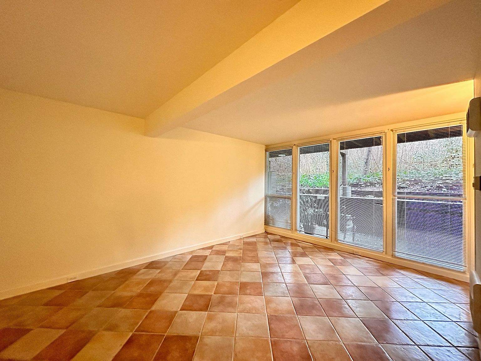 118 Echo Ave photo 4