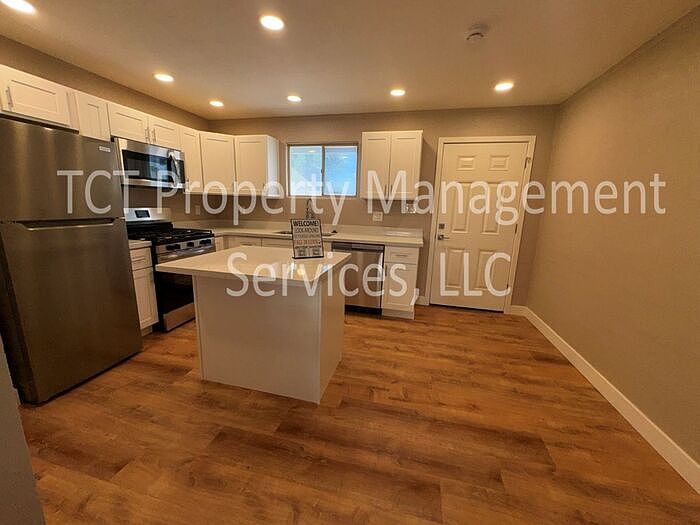 493 E Erie St photo 5