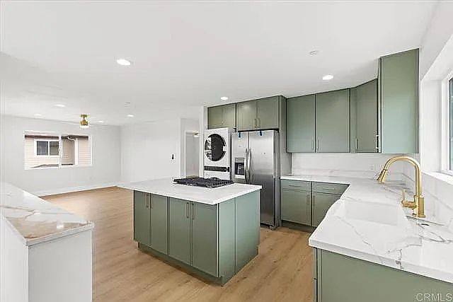 785 Lemon Ave photo 2