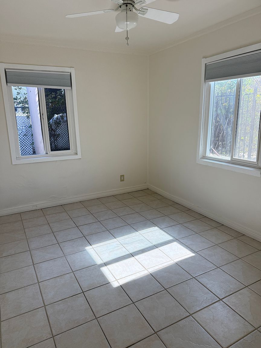 1521 40th St photo 4