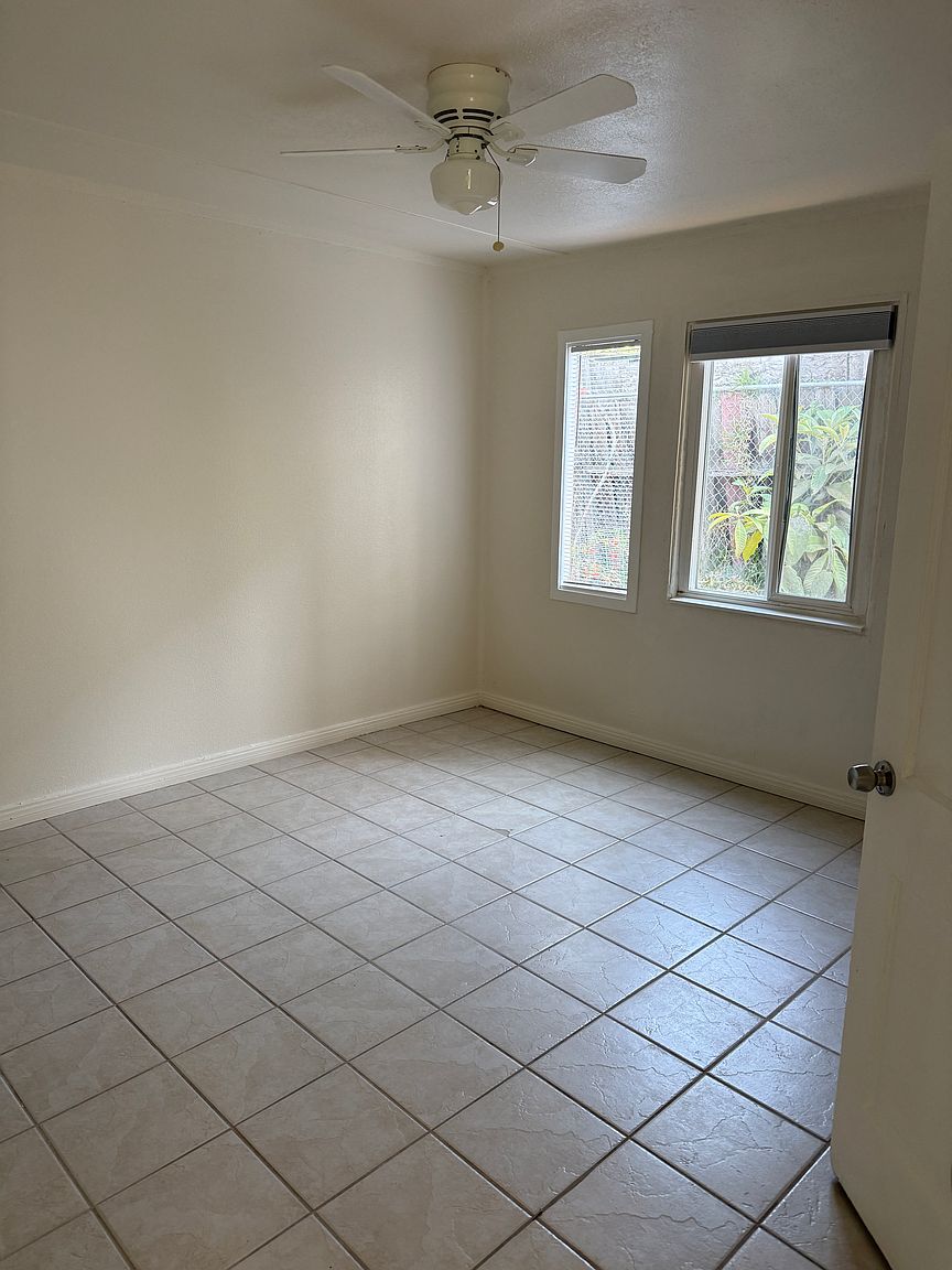 1521 40th St photo 3