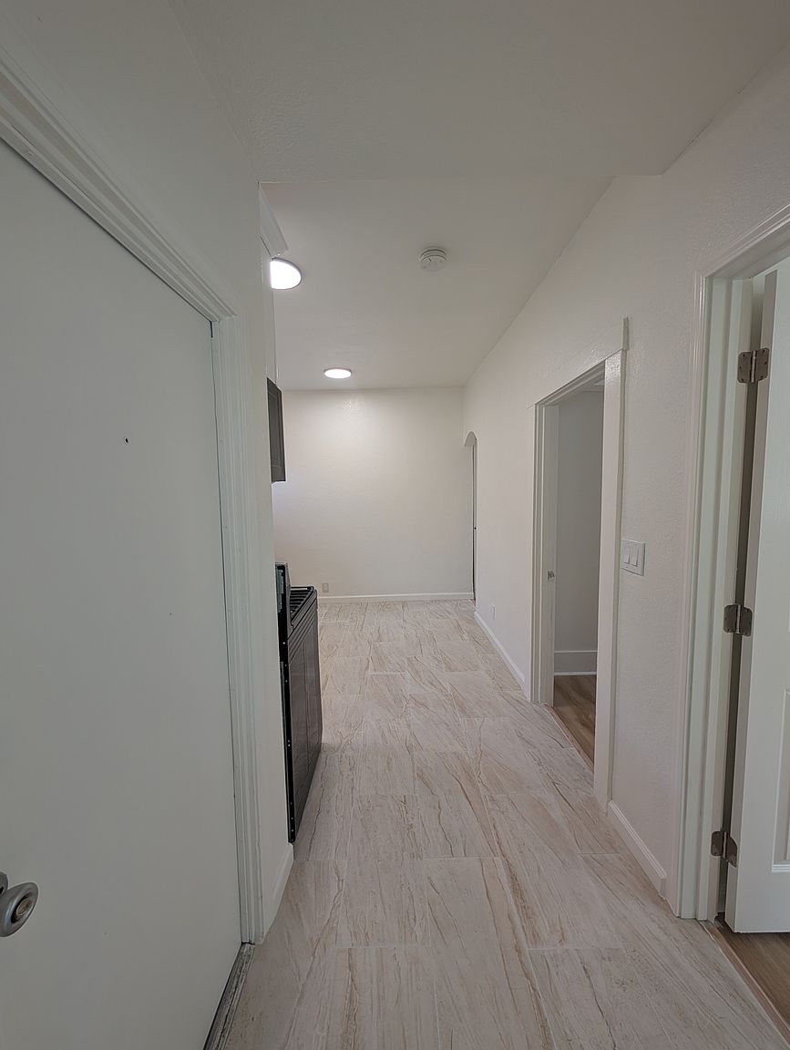 Apartments on Peralta Ave · Albany photo 4