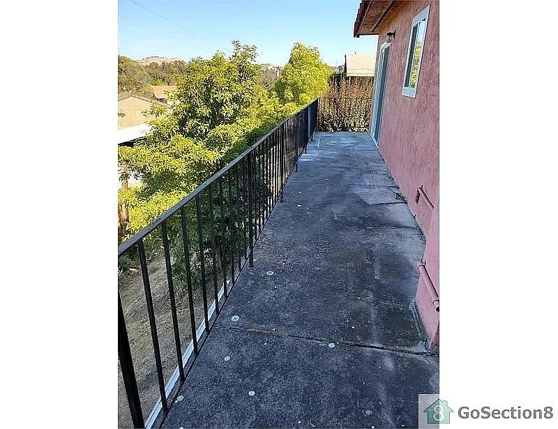 1528 Valle Vista Ave photo 2