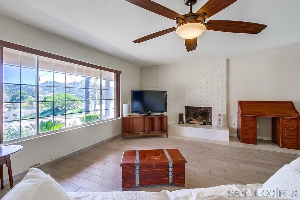 5954 Broadmoor Dr photo 3